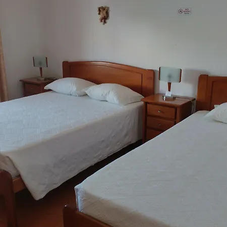 Alojamentos S.jose Penzion Atouguia Da Baleia