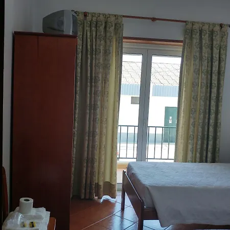 Alojamentos S.jose Guest house Atouguia Da Baleia