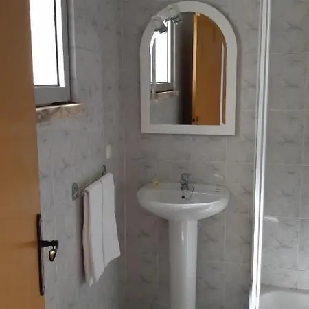 Alojamentos S.jose Guest house Atouguia Da Baleia