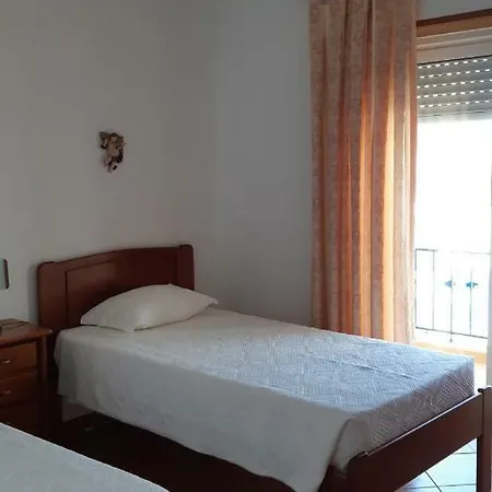 Alojamentos S.jose Guest house Atouguia Da Baleia