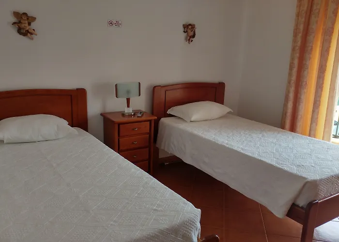 Alojamentos S.jose 3* アトウギア・ダ・バレイア