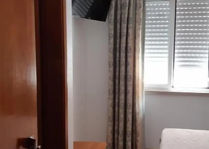 ゲストハウス Alojamentos S.jose アトウギア・ダ・バレイア