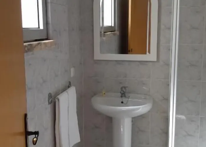 Alojamentos S.jose ゲストハウス アトウギア・ダ・バレイア