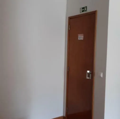 Alojamentos S.jose 3* アトウギア・ダ・バレイア